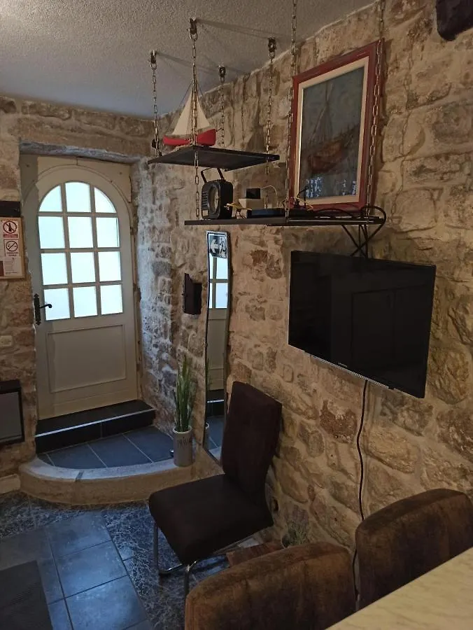 Apartment Dragazzo Studio Trogir