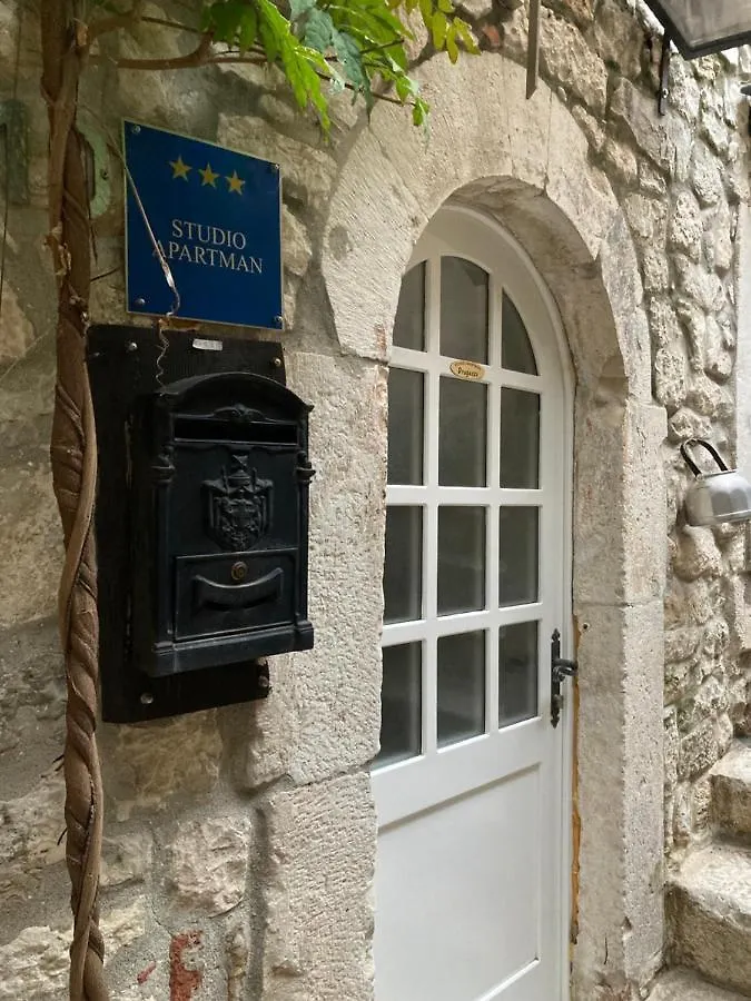 Dragazzo Studio Trogir 0*,  Croatia