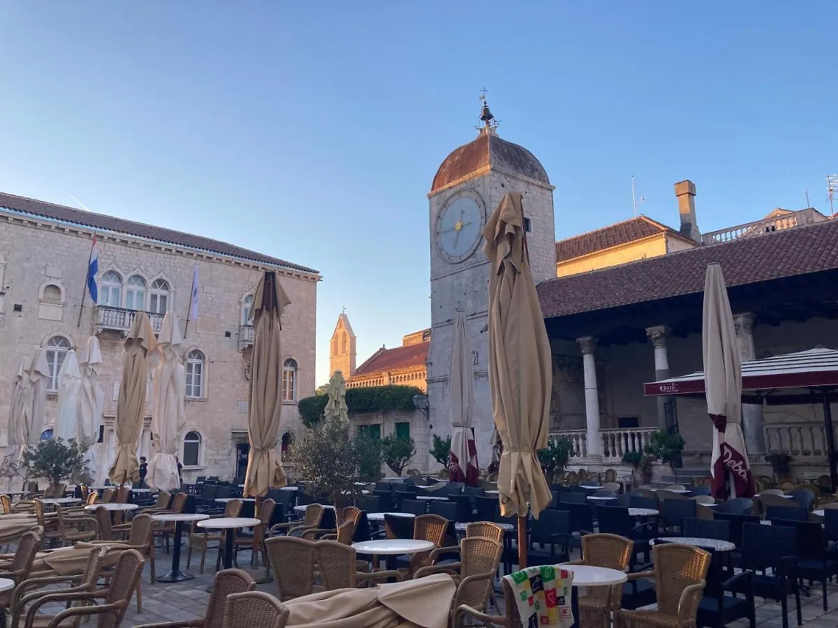 Dragazzo Studio Trogir